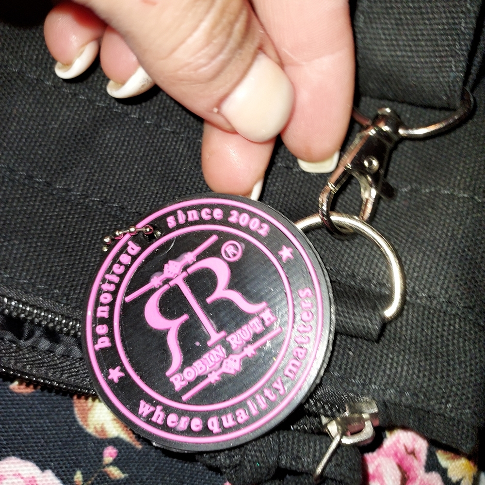 Robin Ruth || Crossbody Bag View 3